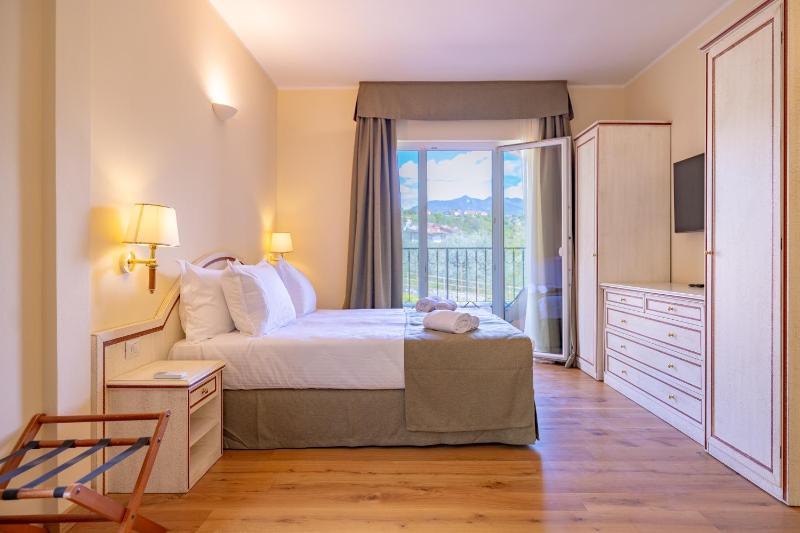 Superior Double or Twin Room with Terrace image 1