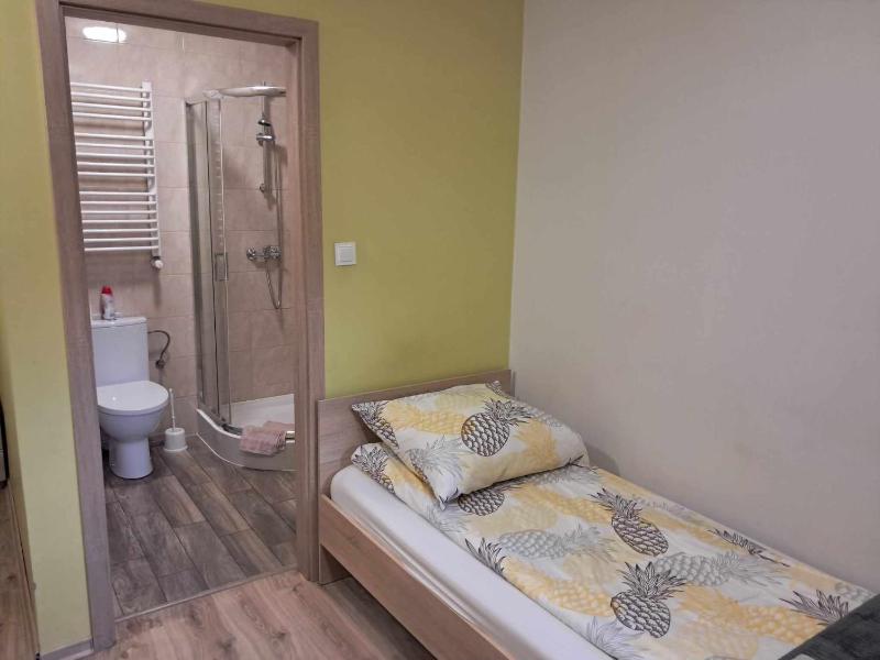 Standard Twin Room image 2