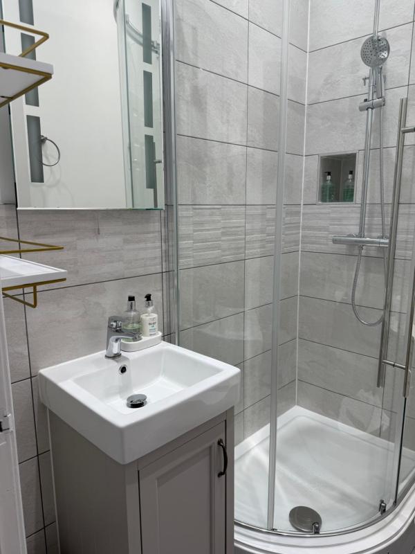 Standard Double Room image 4