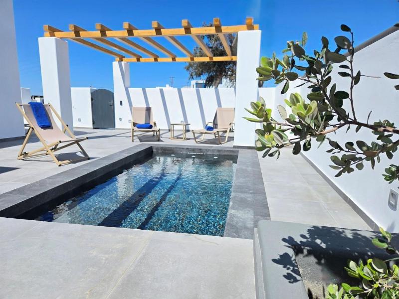 Santorini Ethereal Blue Suites - image 10