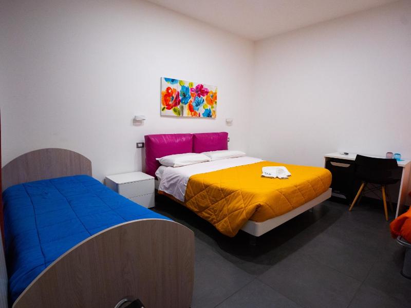 Deluxe Double Room with Shower image 4