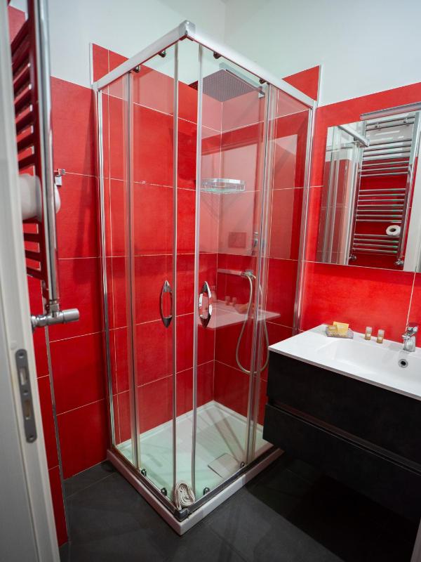 Deluxe Double Room with Shower image 2