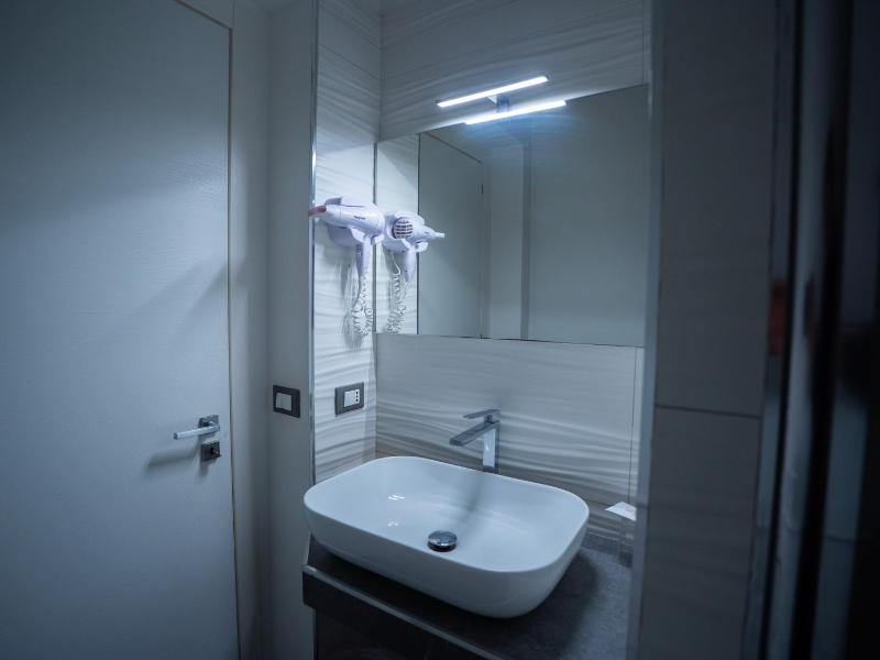 Quadruple Room with Balcony image 4