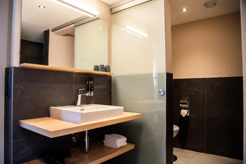 Double Room with Balcony image 4