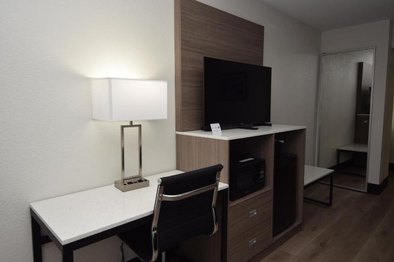 King Suite - Non-Smoking image 2