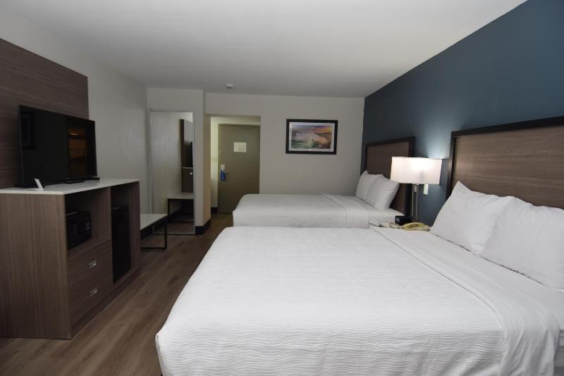 Queen Room with Two Queen Beds, Mobility Access and Roll-In shower, Non-Smoking image 3