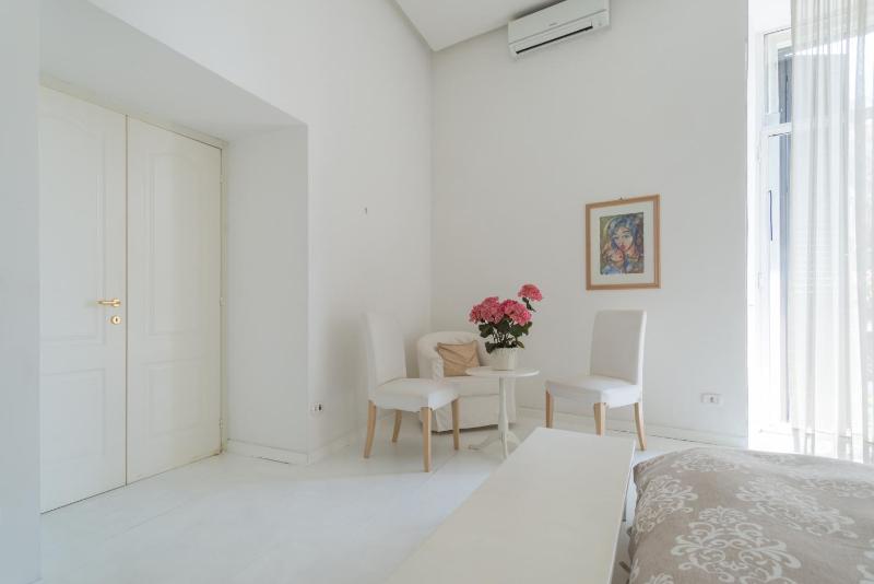 Relais Piazza dei Martiri - image 11