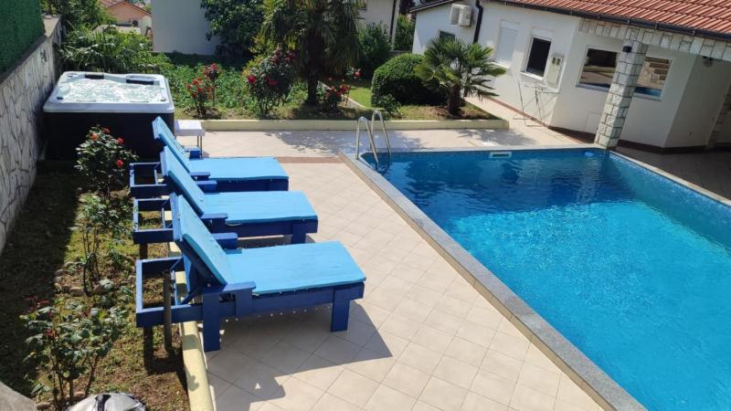 Apartment with Pool View  image 2