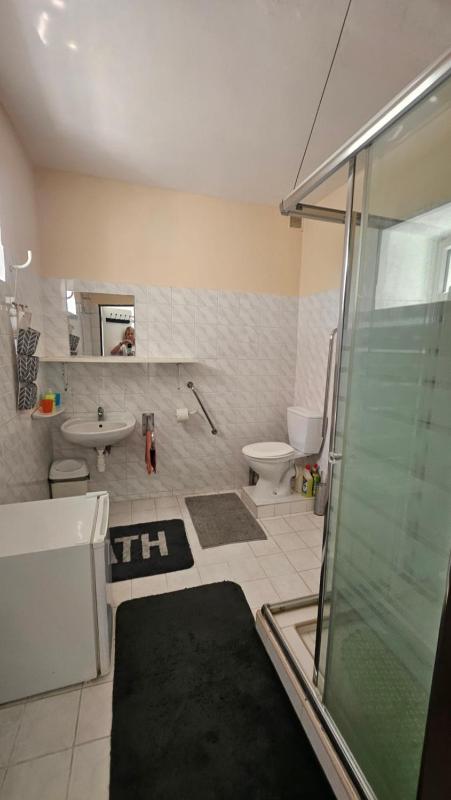 Standard Quadruple Room image 2