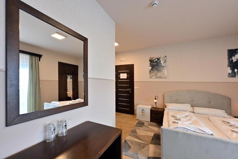 Classic Triple Room image 4