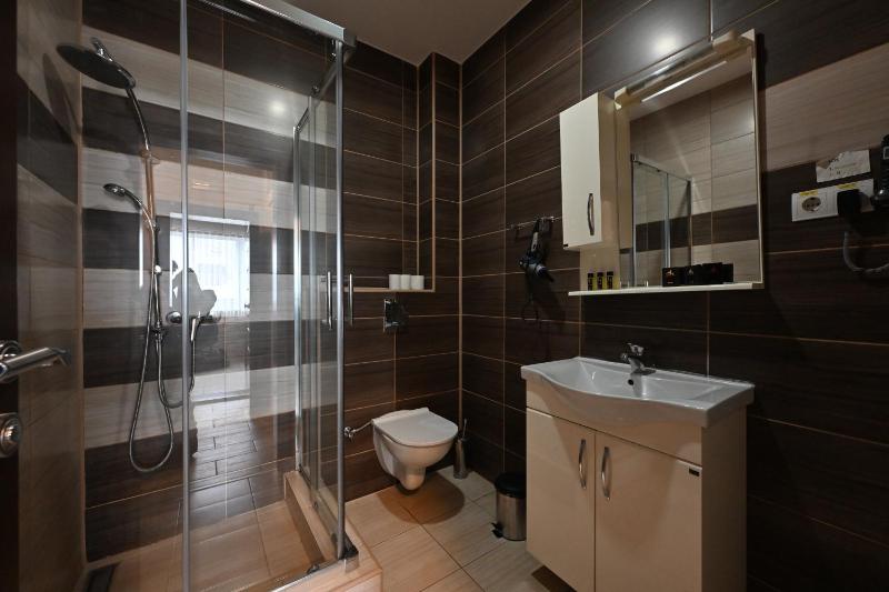 Classic Triple Room image 3