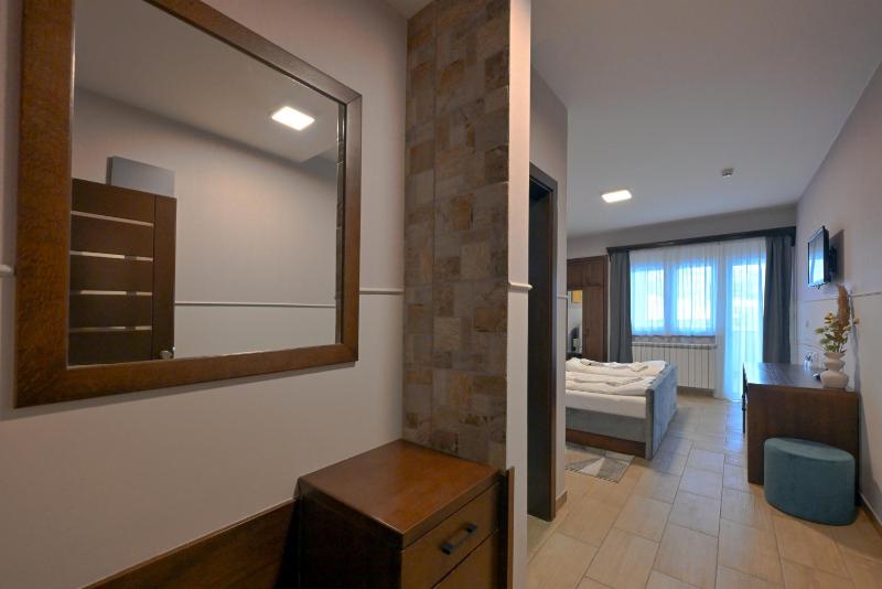 Twin Room with Balcony image 3
