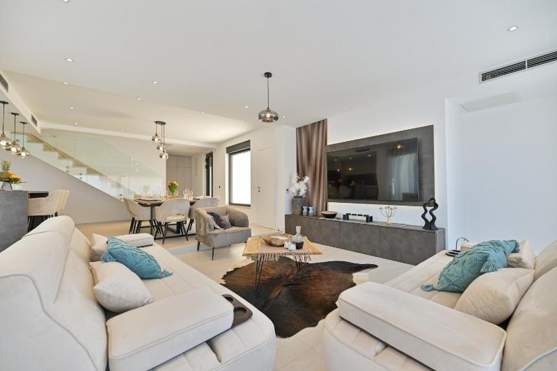 Villa Oasis - Five Bedroom Villa with Private Pool - image 15