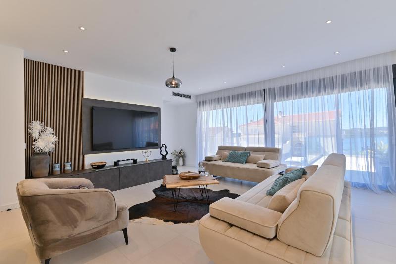 Villa Oasis - Five Bedroom Villa with Private Pool - image 16