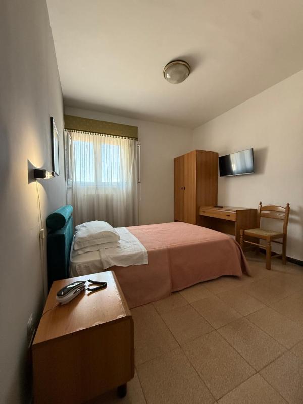 Single Room image 2