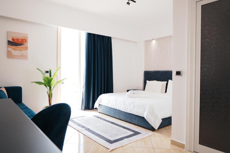Double Room with Sofa Bed - Sea View image 1