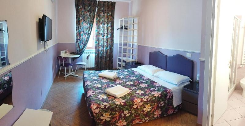 Double or Twin Room image 3