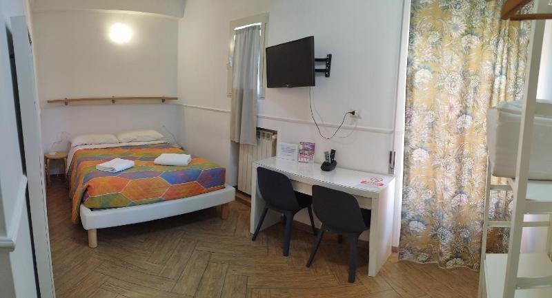 Single Room with Private Bathroom image 3