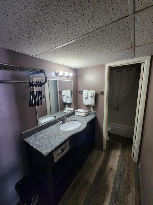 Double Room image 3