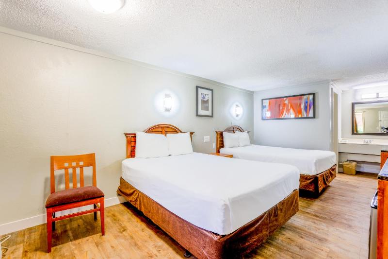 2 Full Beds Non-Smoking image 1