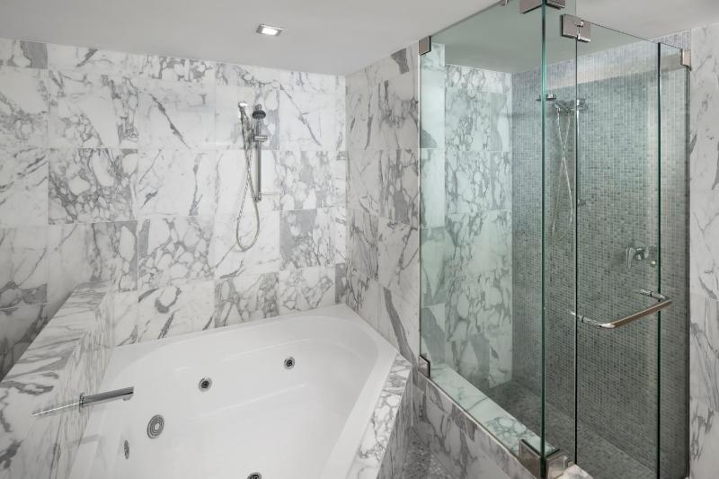 Presidential King Suite image 4