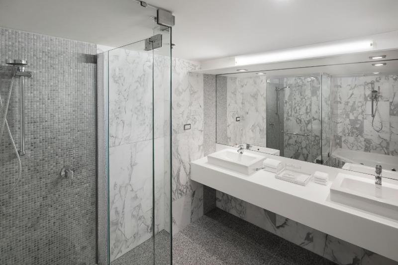 Presidential King Suite image 3