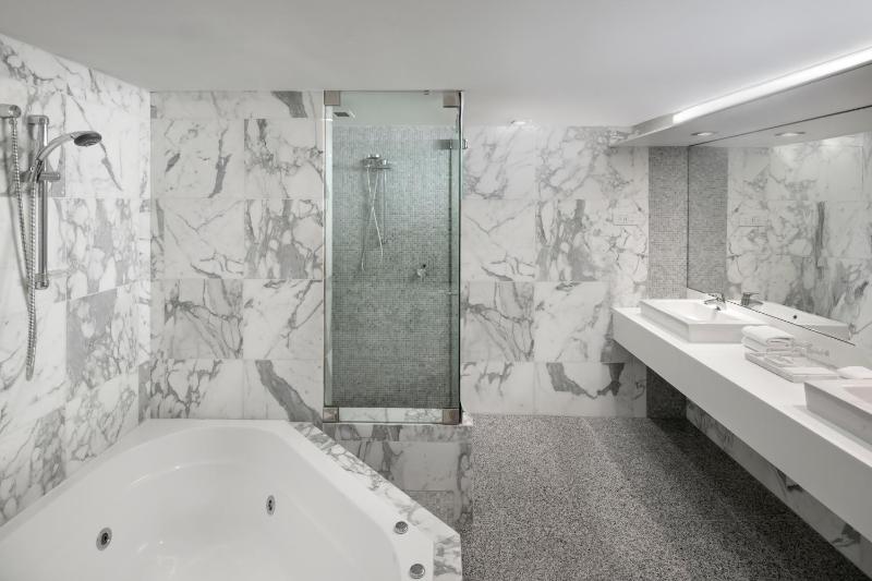 Presidential King Suite image 2