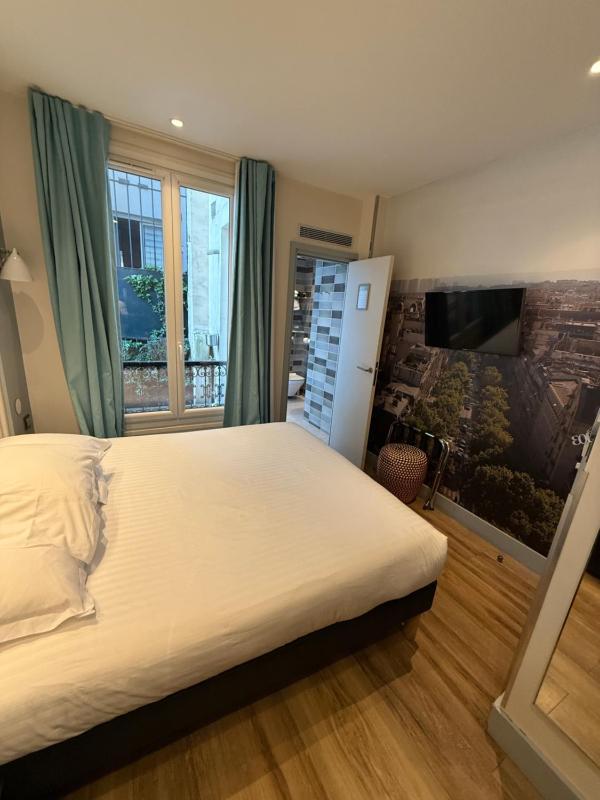 Standard Double Room image 1