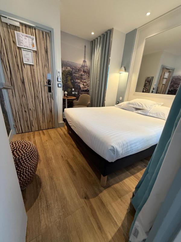 Standard Double Room image 4