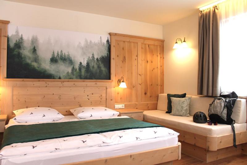 Superior Double Room with Balcony image 2