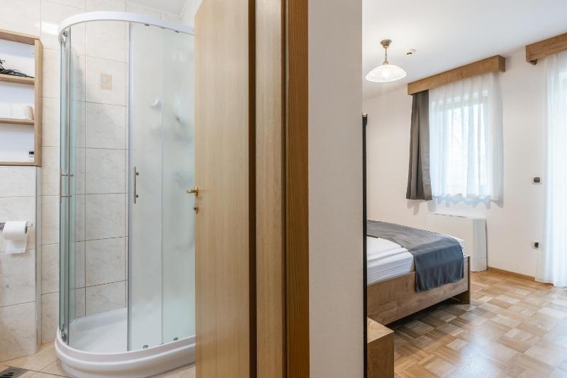 Double Room with Balcony image 4