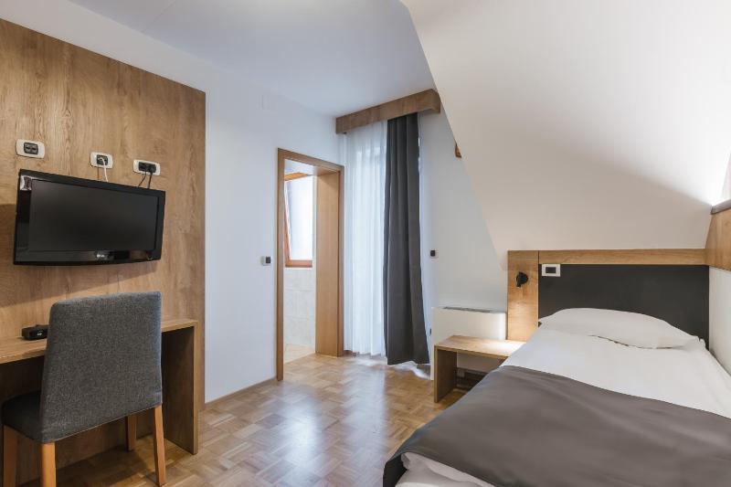 Single Room image 3