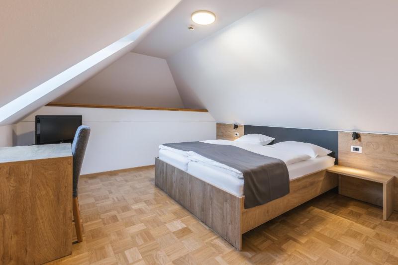Double Room - Attic image 4