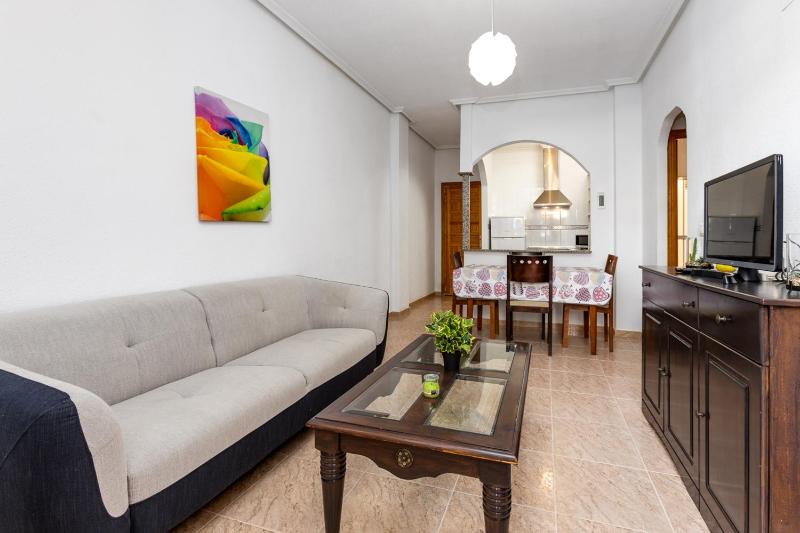 Elegant apartment in Torrevieja with shared pool - image 5