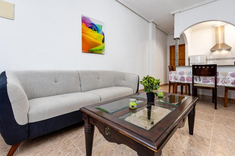 Elegant apartment in Torrevieja with shared pool - image 7