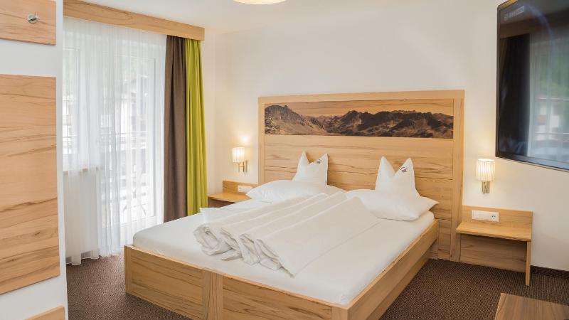 Standard Double Room image 2