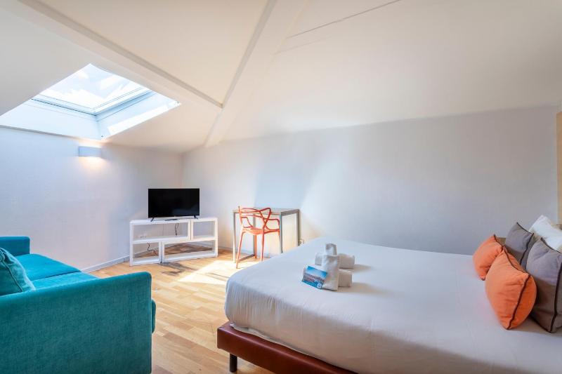 Studio (2 Adults + 2 Children) image 1