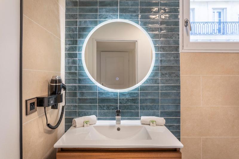 One-Bedroom Apartment with Terrace image 3