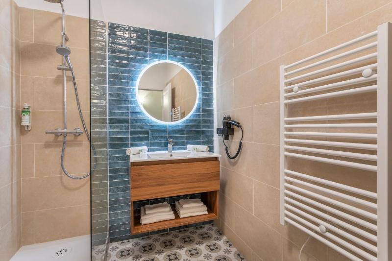 One-Bedroom Apartment with Terrace image 2