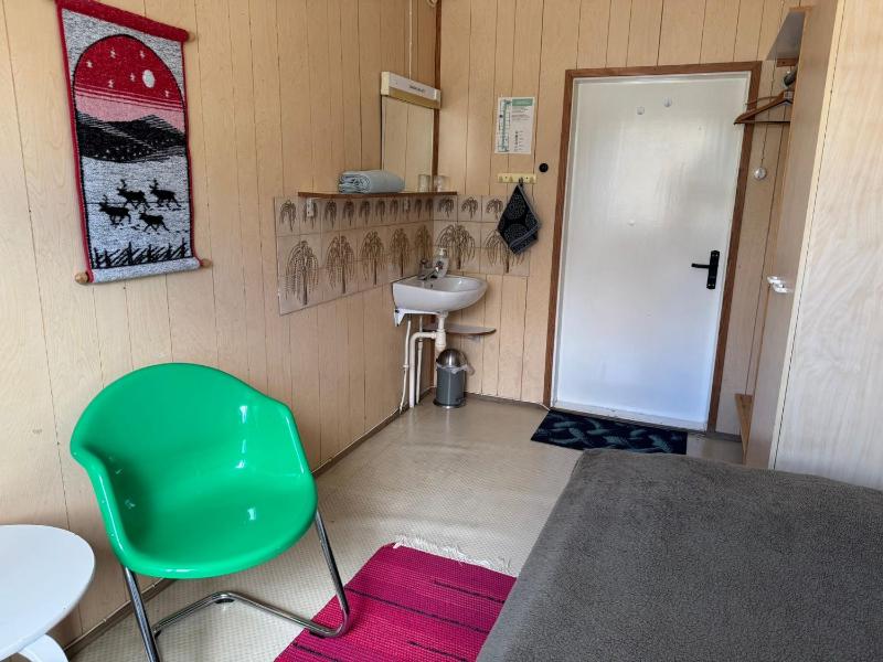 Economy Single Room with Shared Bathroom image 3