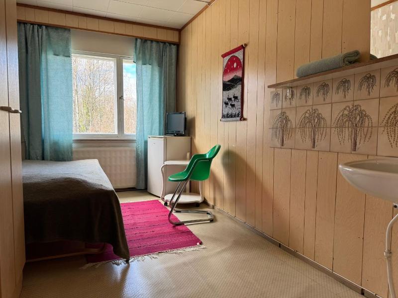 Economy Single Room with Shared Bathroom image 2