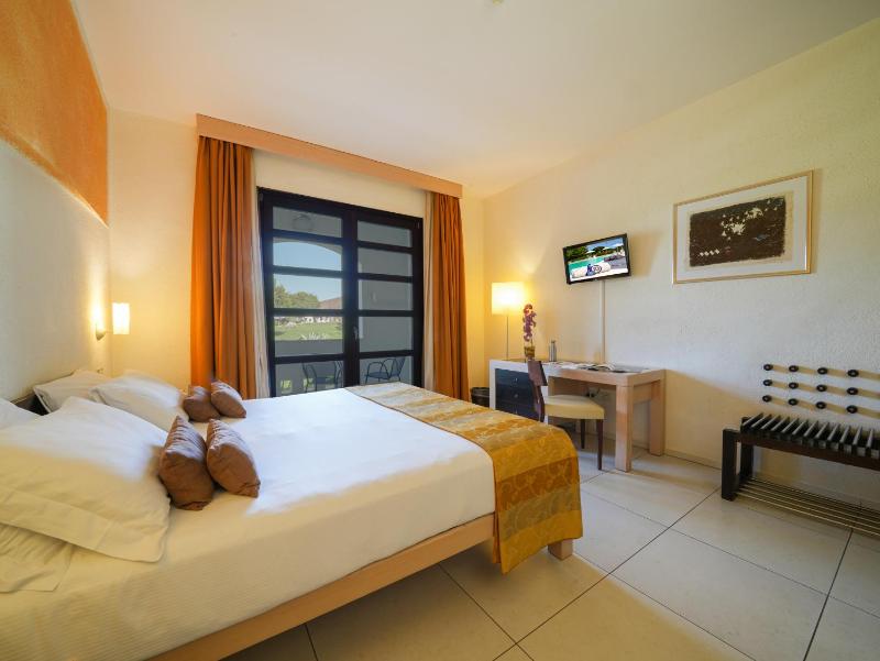 Double or Twin Room image 4