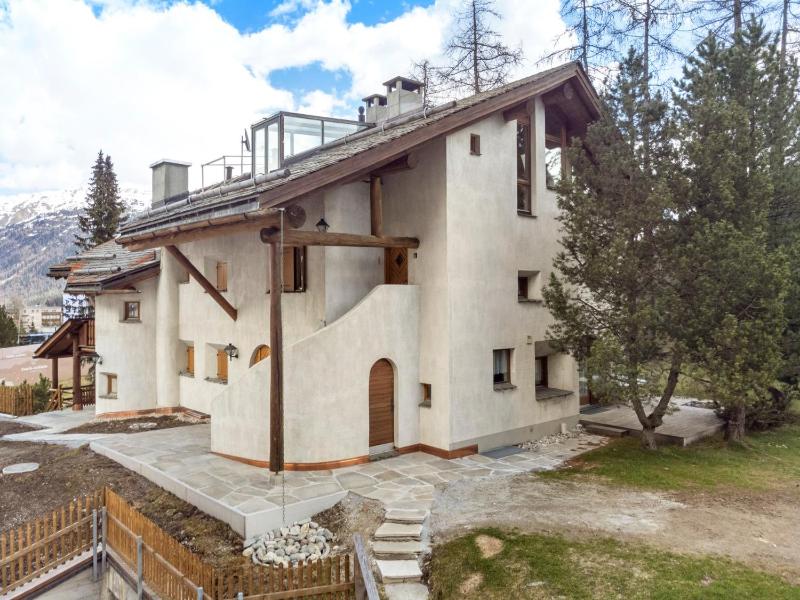Apartment with Mountain View image 1