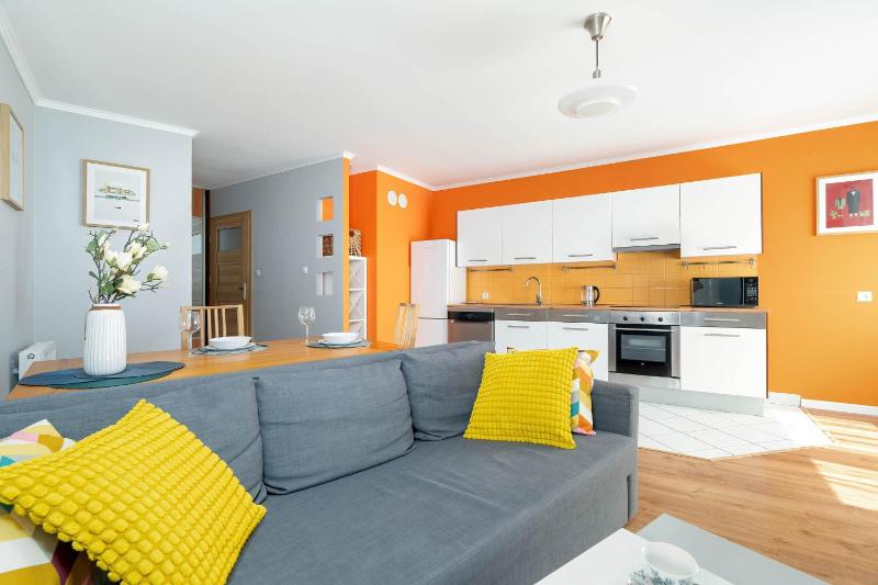 Bright Apartment Robocza in Wilda with Parking by Noclegi Renters - image 1