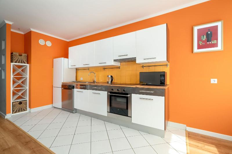 Bright Apartment Robocza in Wilda with Parking by Noclegi Renters - image 4