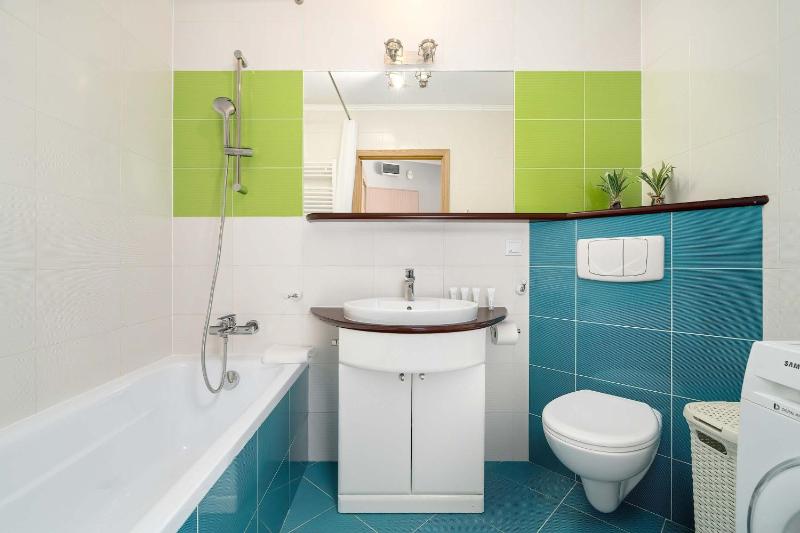 Bright Apartment Robocza in Wilda with Parking by Noclegi Renters - image 6
