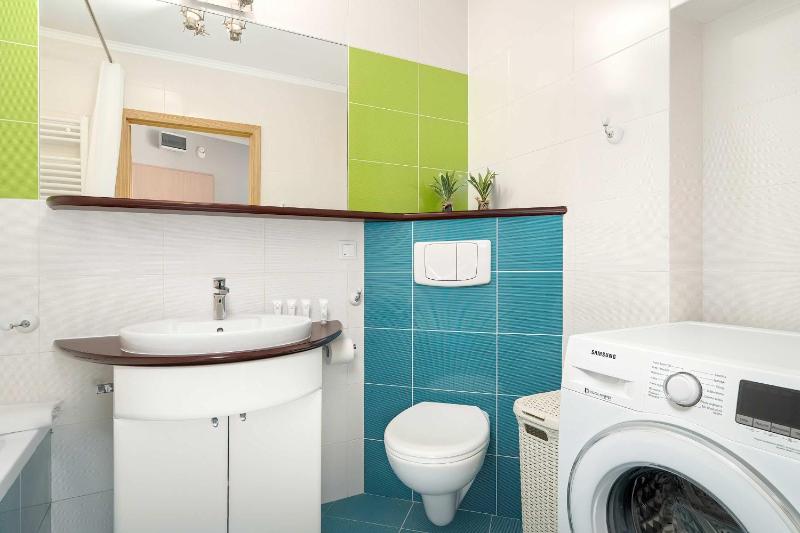 Bright Apartment Robocza in Wilda with Parking by Noclegi Renters - image 15
