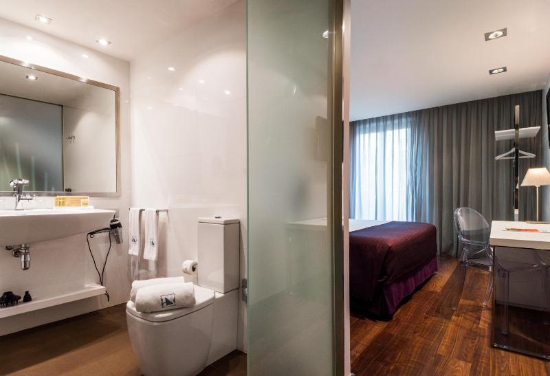 Double or Twin Room with Las Ramblas View image 2