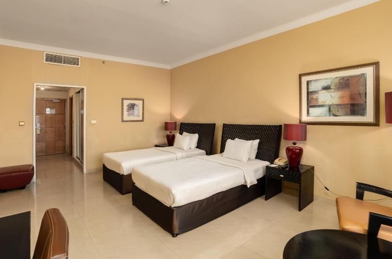 Deluxe Twin Room image 4