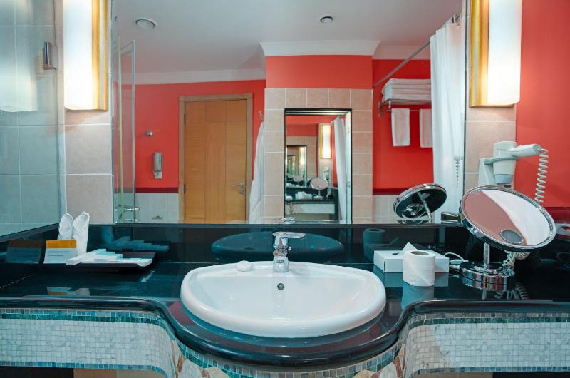 Deluxe King Room image 1